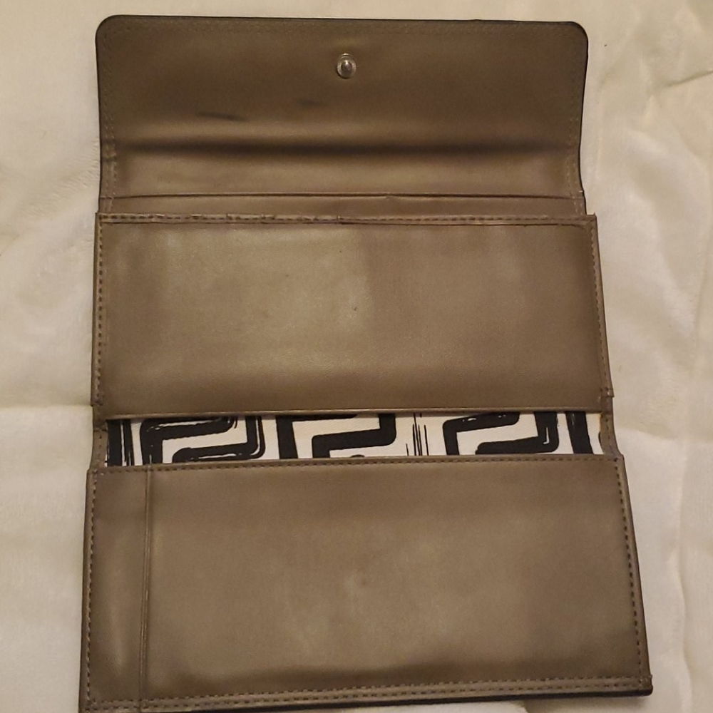 Gently used Metalic wallet - Picture 4 of 8